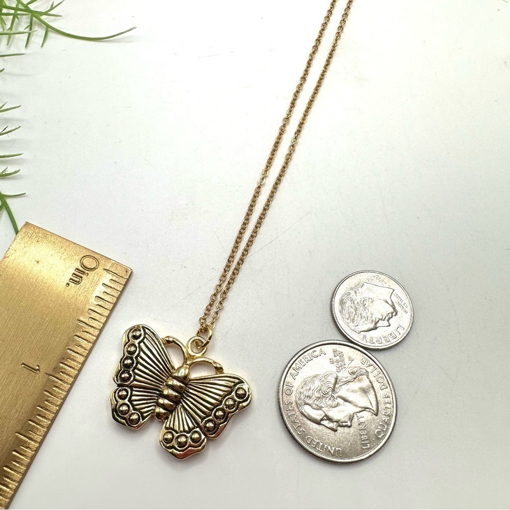 NEW⚜️Golden Butterfly Charm Necklace - Picture 7 of 7